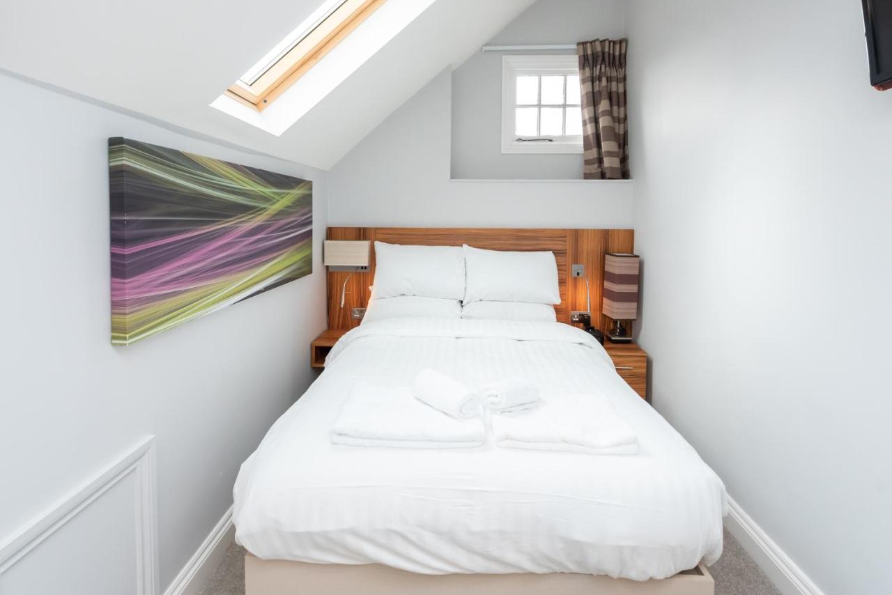 Uno Hotel Heathrow Windsor Slough Bagian luar foto