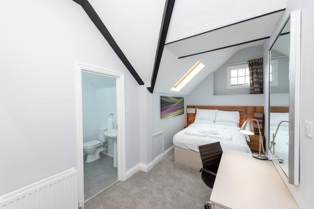 Uno Hotel Heathrow Windsor Slough Bagian luar foto