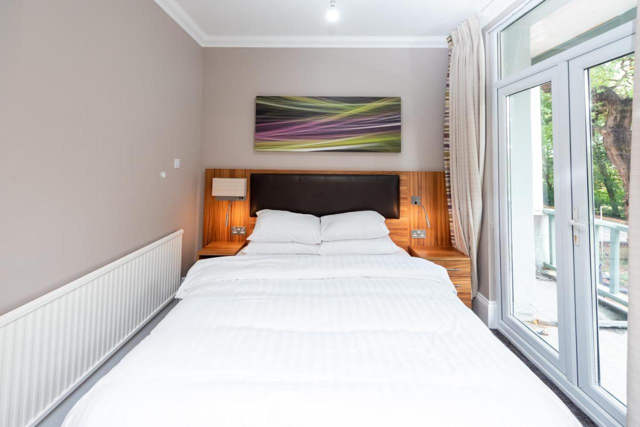 Uno Hotel Heathrow Windsor Slough Bagian luar foto