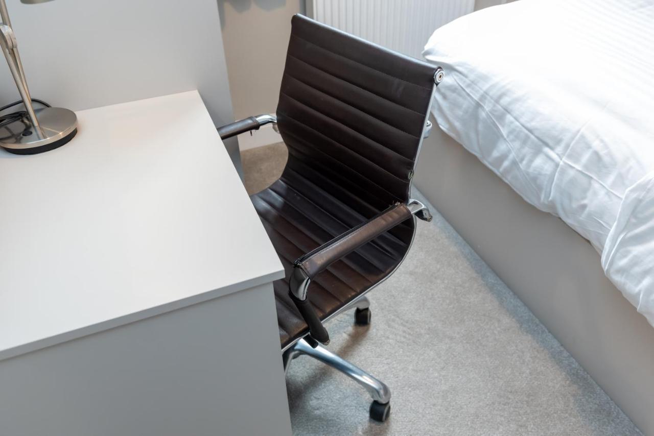 Uno Hotel Heathrow Windsor Slough Bagian luar foto