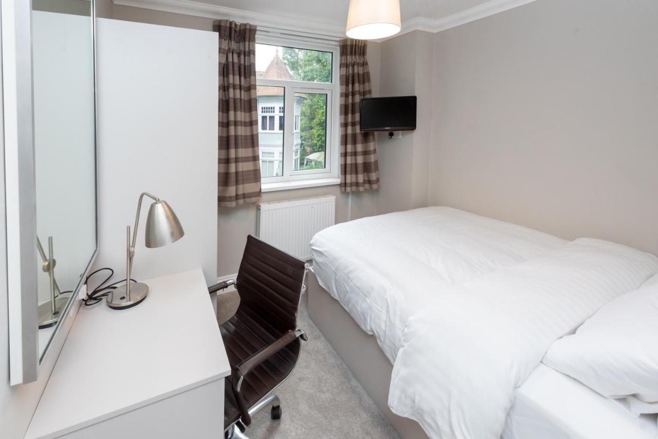 Uno Hotel Heathrow Windsor Slough Bagian luar foto