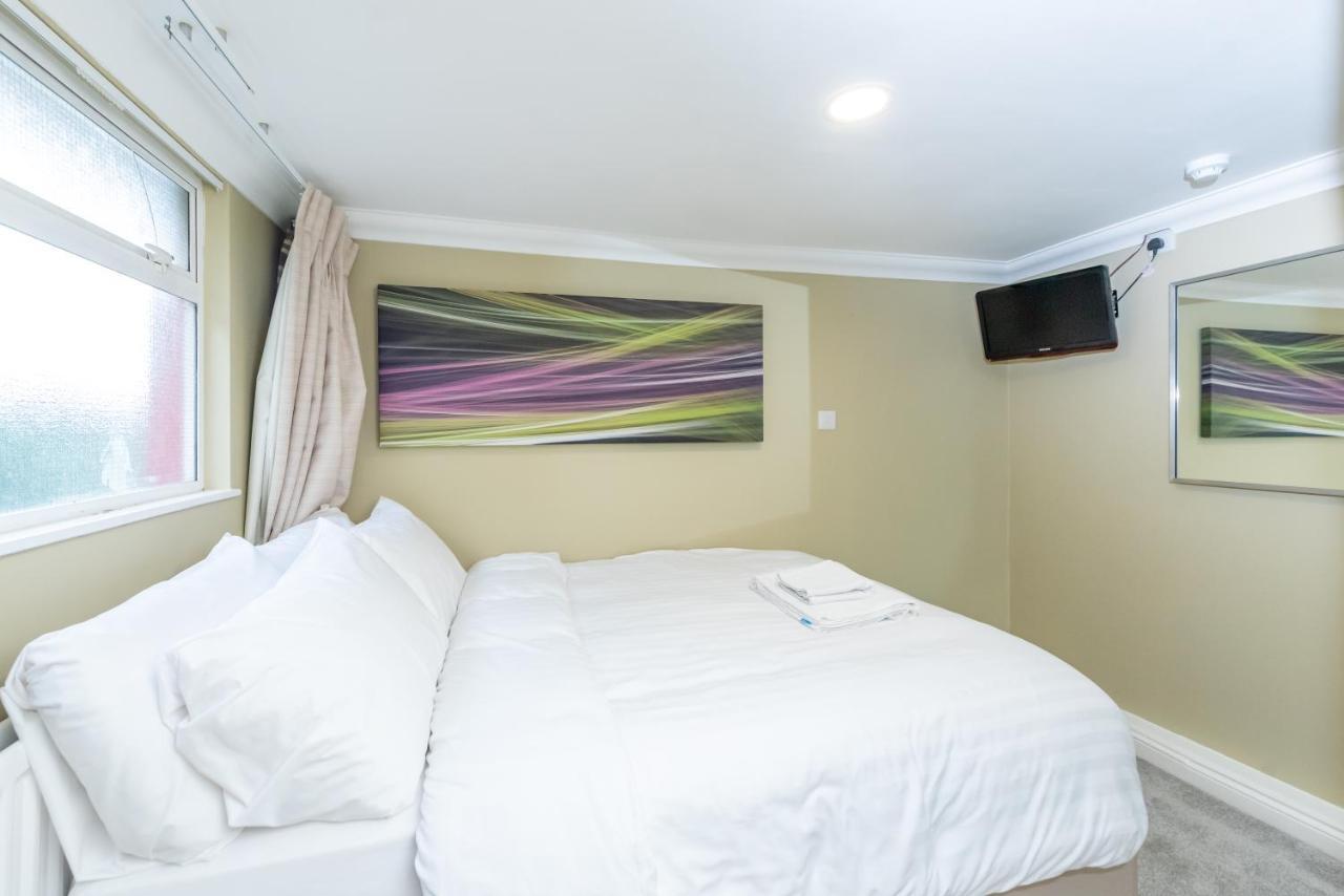 Uno Hotel Heathrow Windsor Slough Bagian luar foto