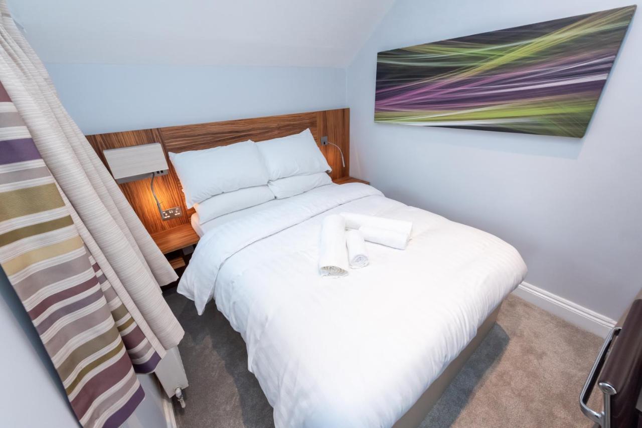 Uno Hotel Heathrow Windsor Slough Bagian luar foto