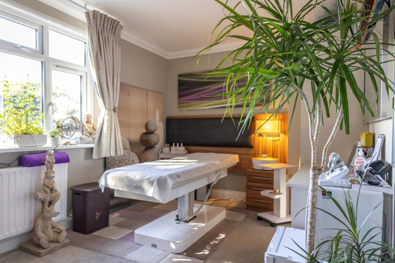Uno Hotel Heathrow Windsor Slough Bagian luar foto