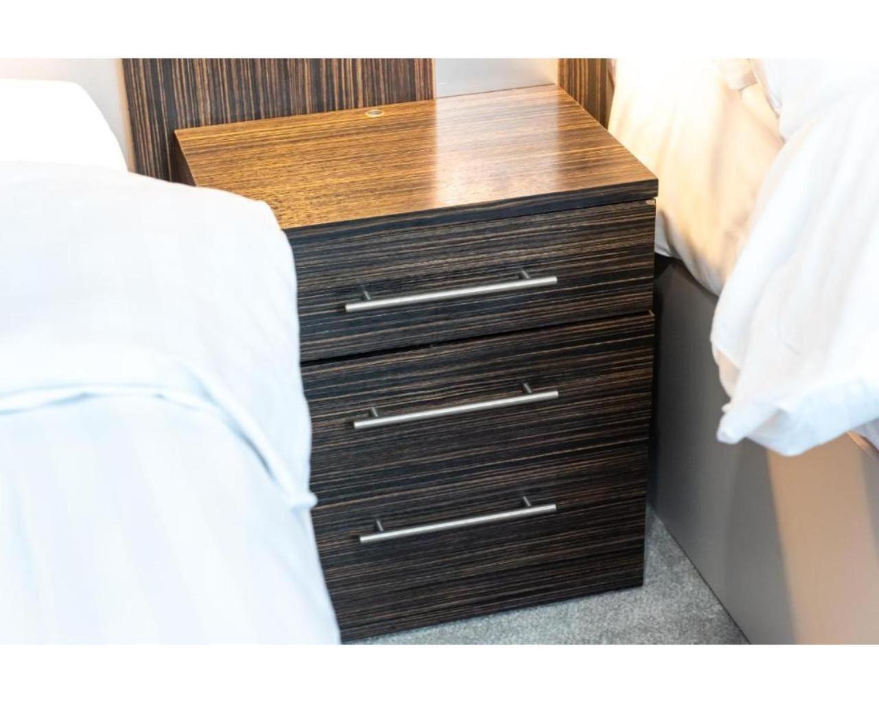 Uno Hotel Heathrow Windsor Slough Bagian luar foto